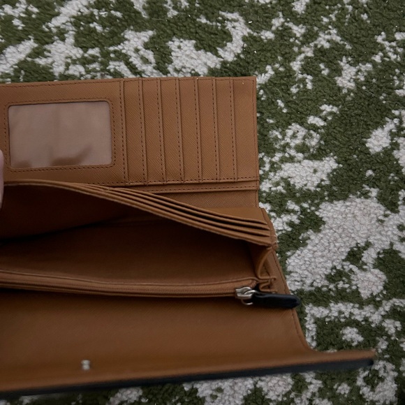 Fossil Black and Tan Leather Wallet - Picture 5 of 7